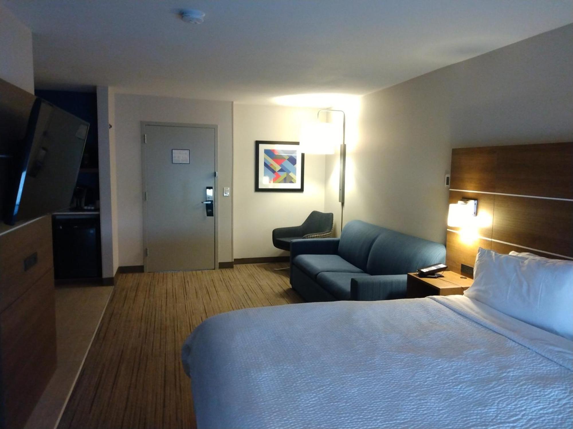 Express & Midtown By Ihg Hotel 2*